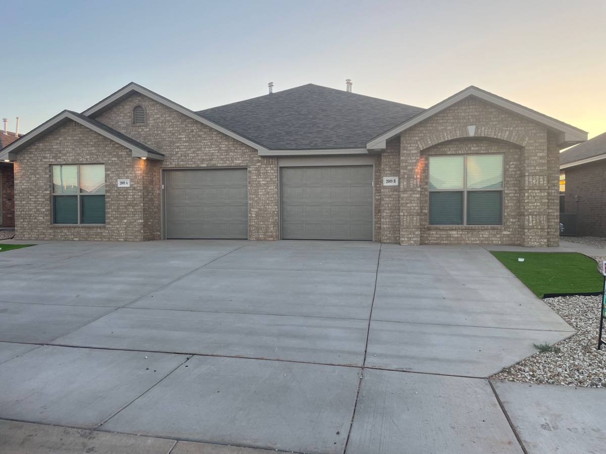 Townhouse for rent at 2009 Aberdeen Ave, Wolfforth, TX 79382