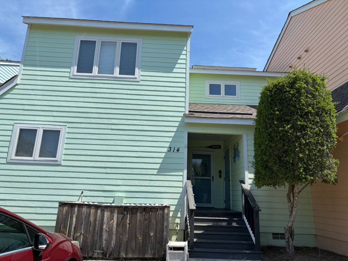 Townhouse for rent at 314 McGinnis Dr, Atlantic Beach, NC 28512