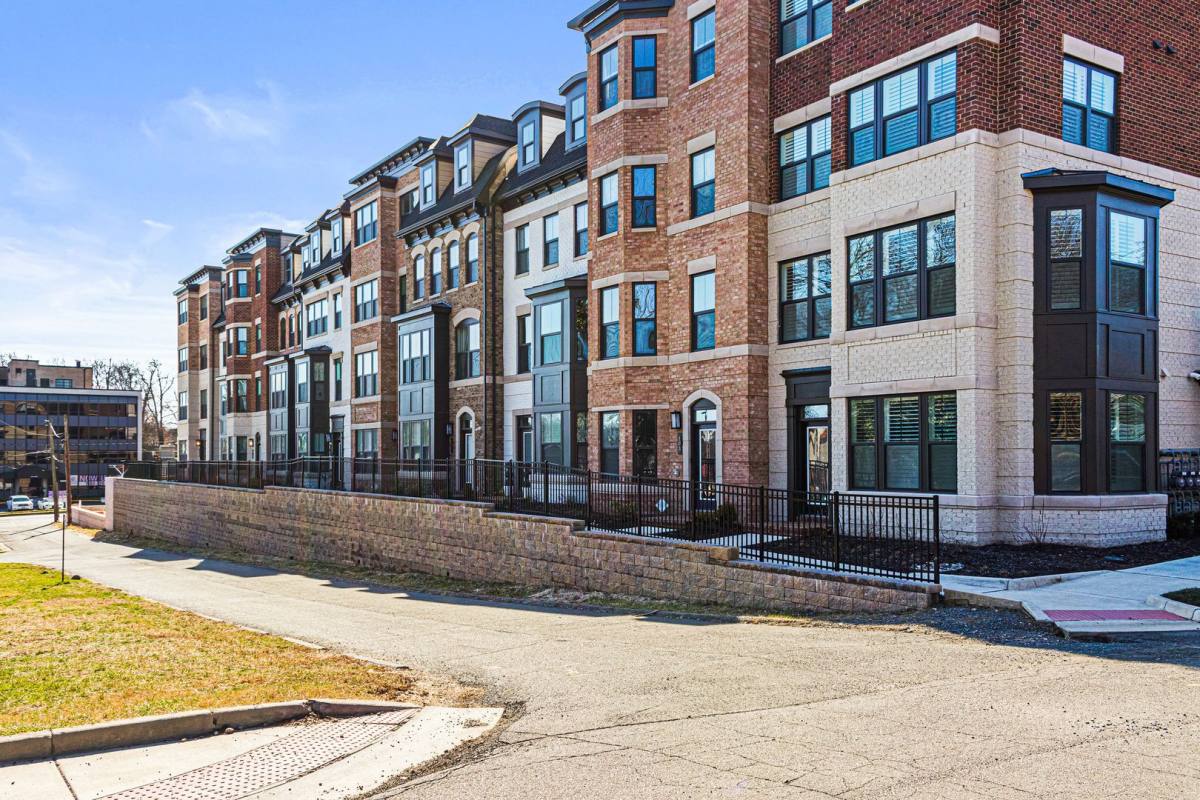 Townhouse for rent at 113 Market Square NW #35, Vienna, VA 22180