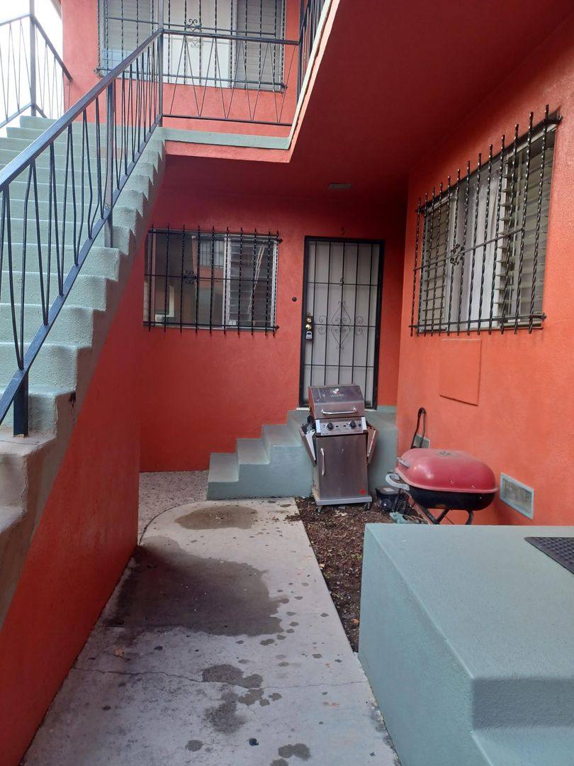 Apartment for rent at 2165 Locust Ave, Long Beach, CA 90806