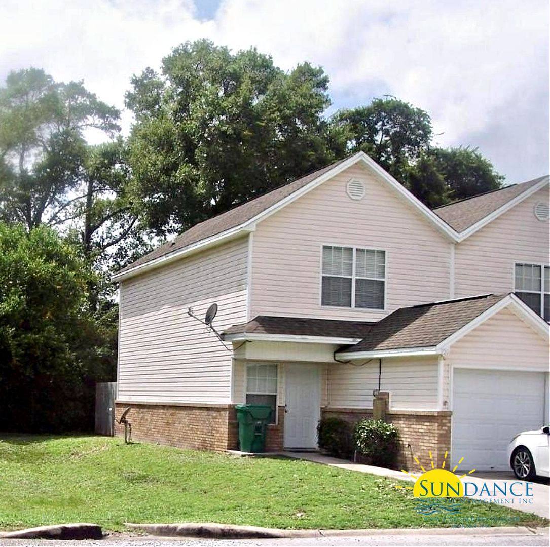 Townhouse for rent at 950 Scenic Oak Lane, Fort Walton Beach, FL 32547