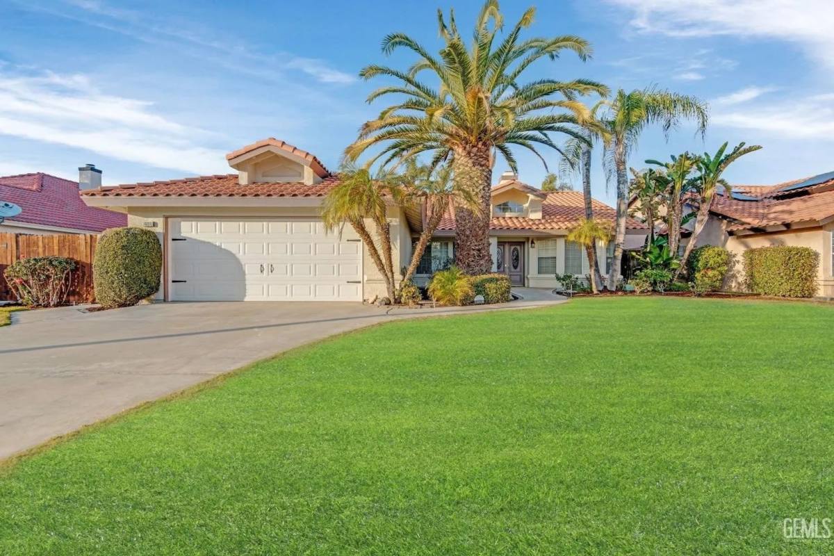 House for rent at 14008 Las Entradas, Bakersfield, CA 93314