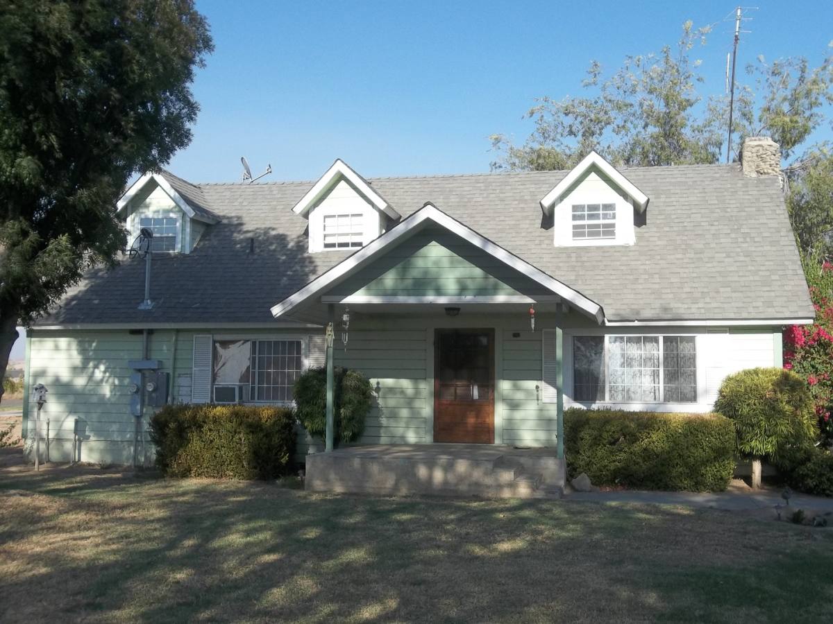 House for rent at 41978 Englehart Ave, Dinuba, CA 93618