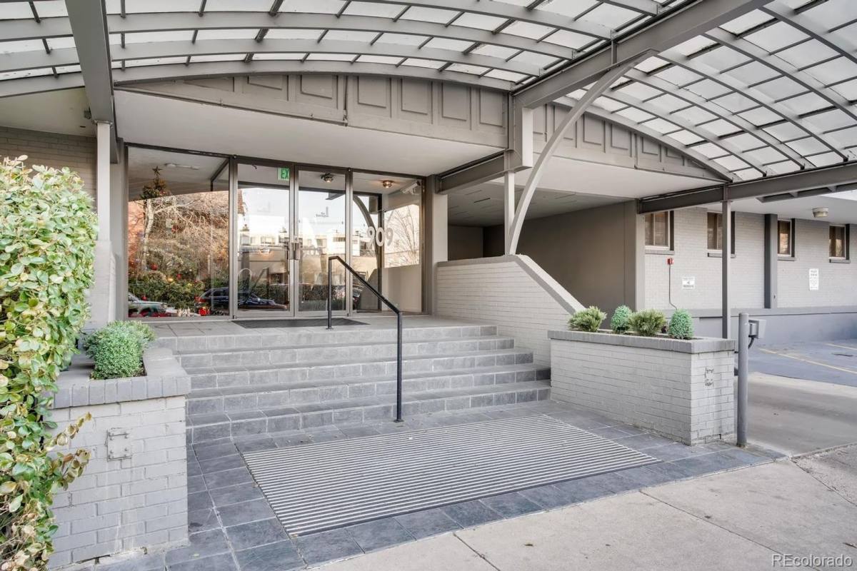 Condo for rent at 909 N Logan St, Denver, CO 80203