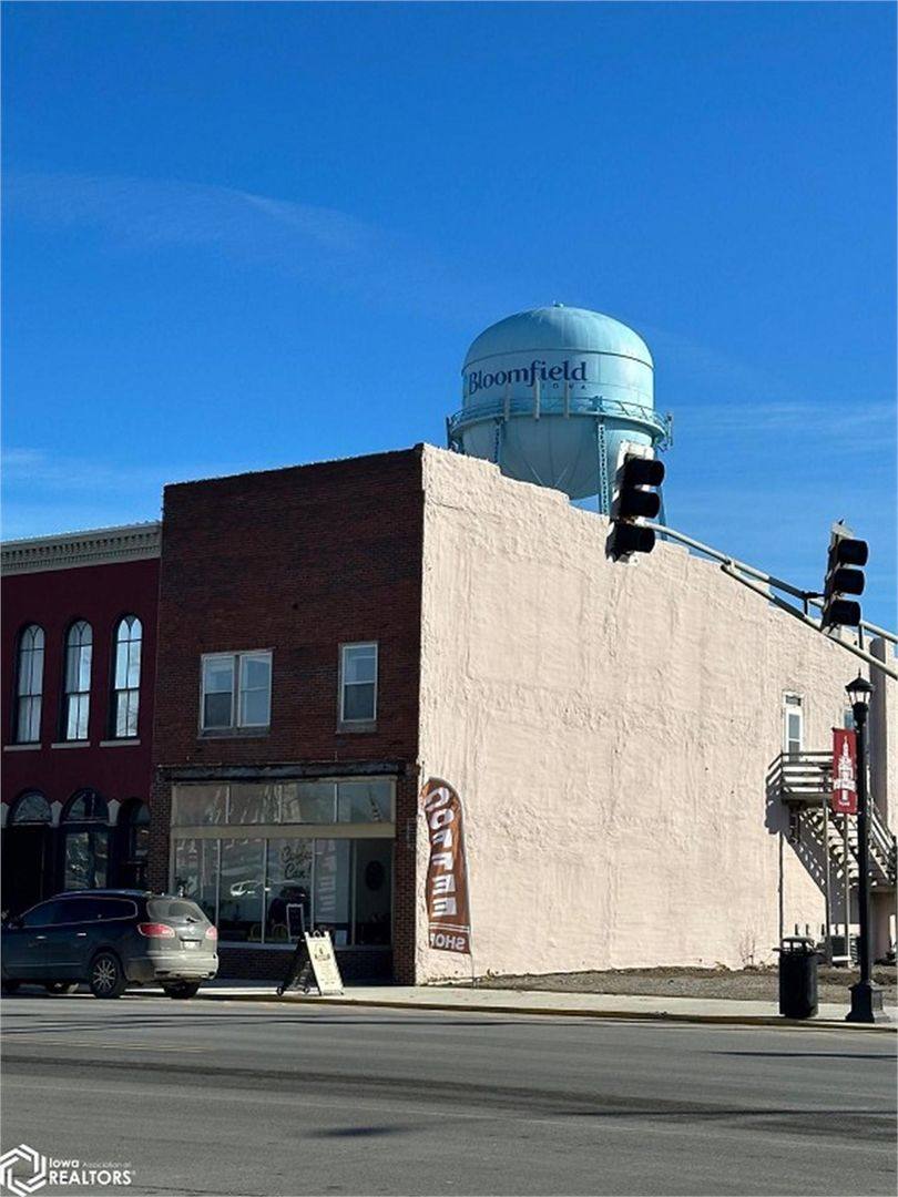 Apartment for rent at 112 S Washington St, Bloomfield, IA 52537