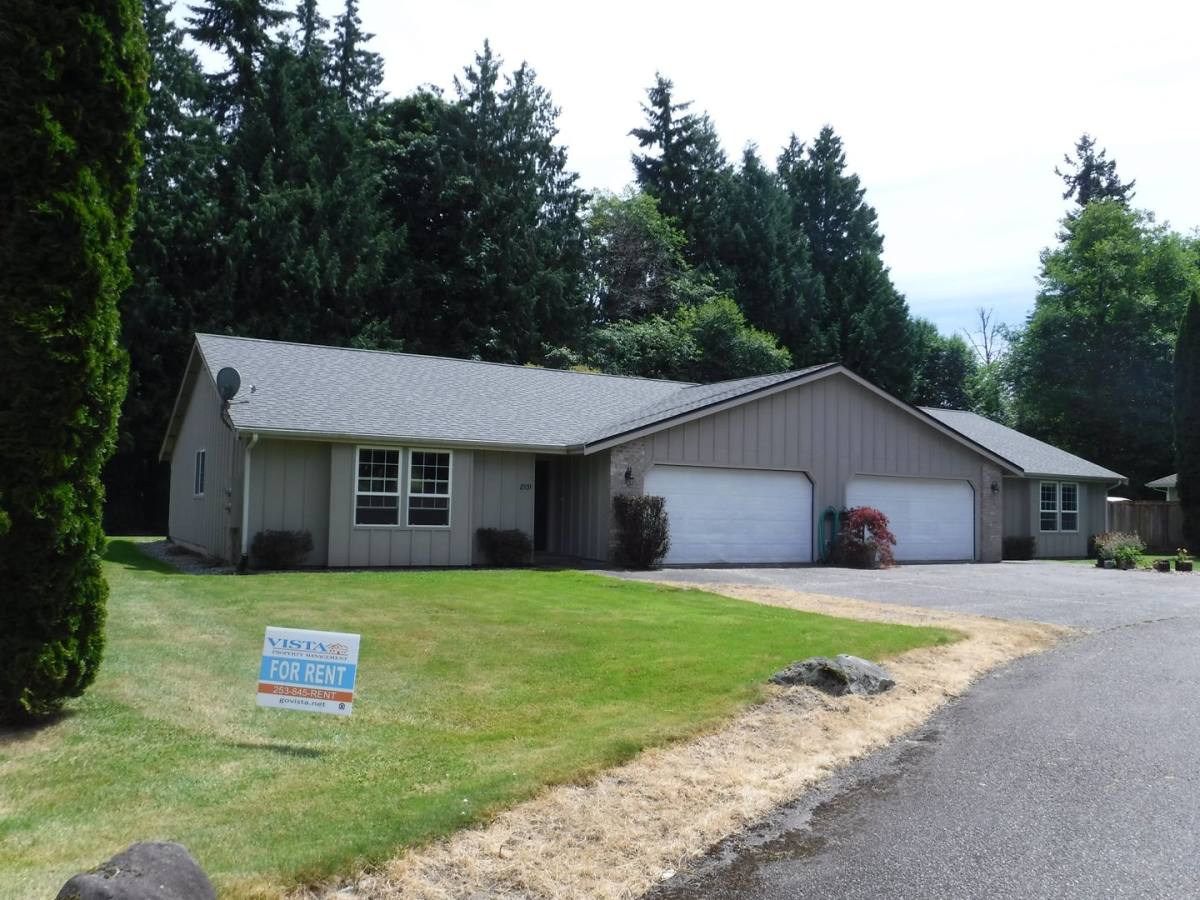House for rent at 8131 116th St E, Puyallup, WA 98373