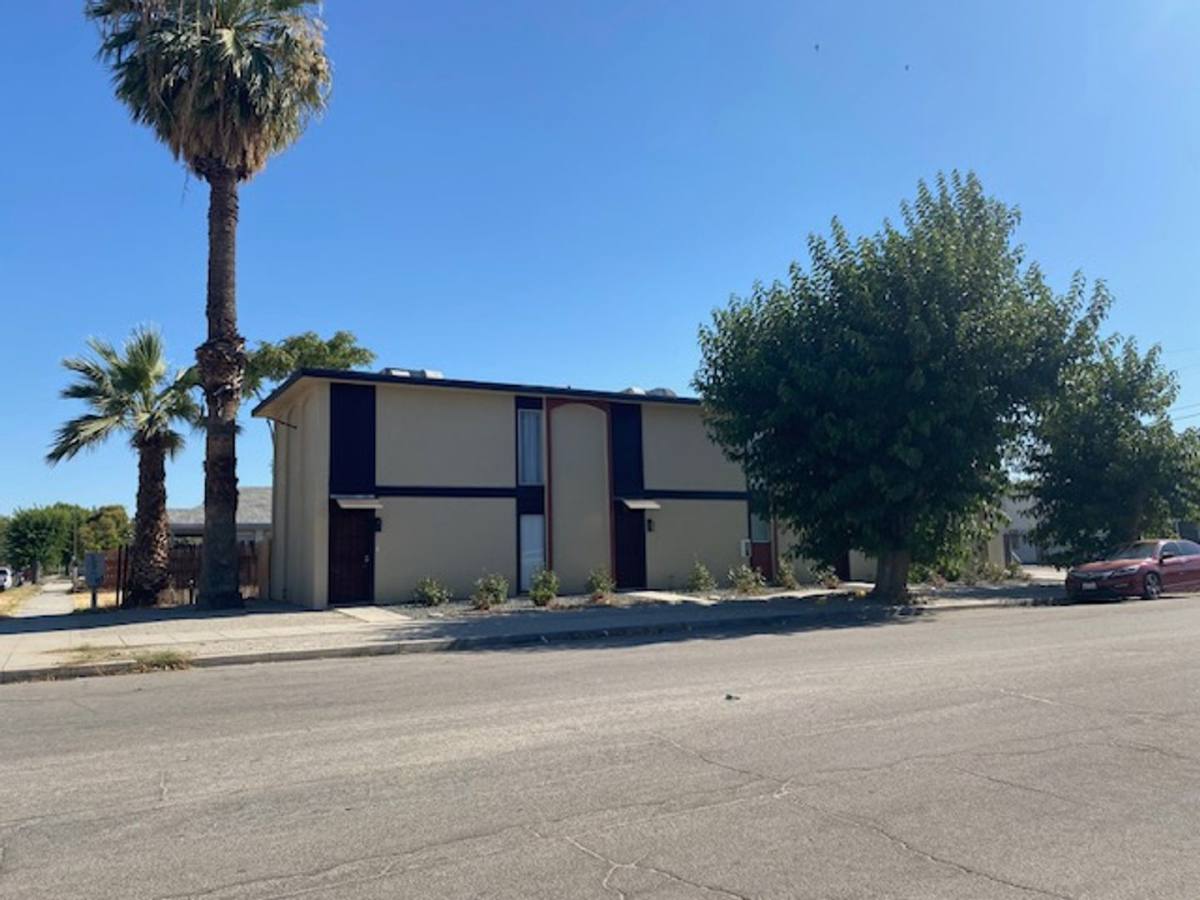 Townhouse for rent at 1031 Eye St A-C, Bakersfield, CA 93304