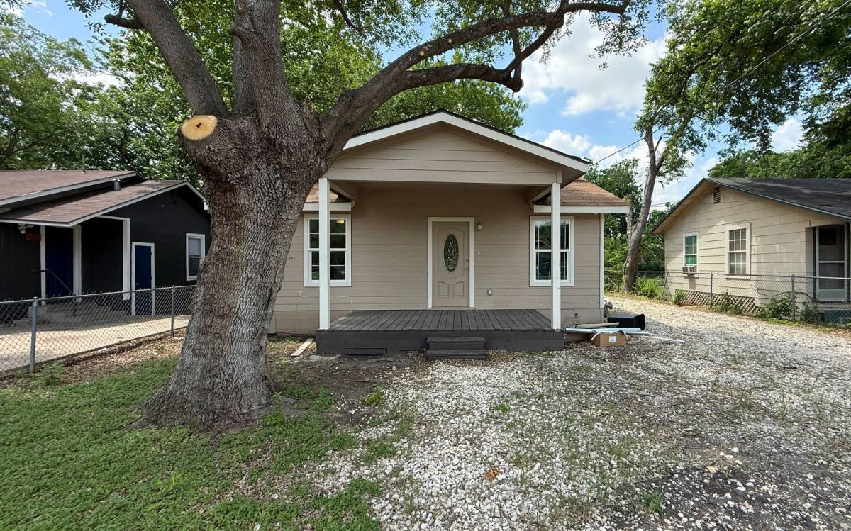 Apartment for rent at 520 W Mayfield, San Antonio, TX 78211