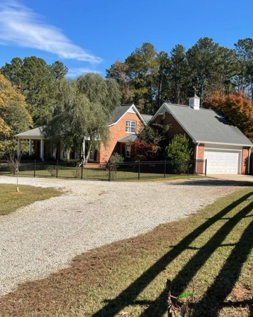 House for rent at 839 Sandy Creek Rd, Fayetteville, GA 30214