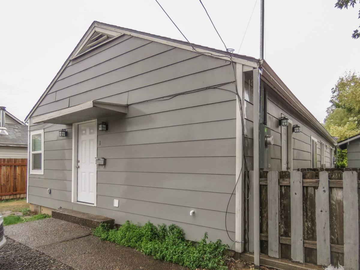 Apartment for rent at 477 Broadway St, Woodburn, OR 97071