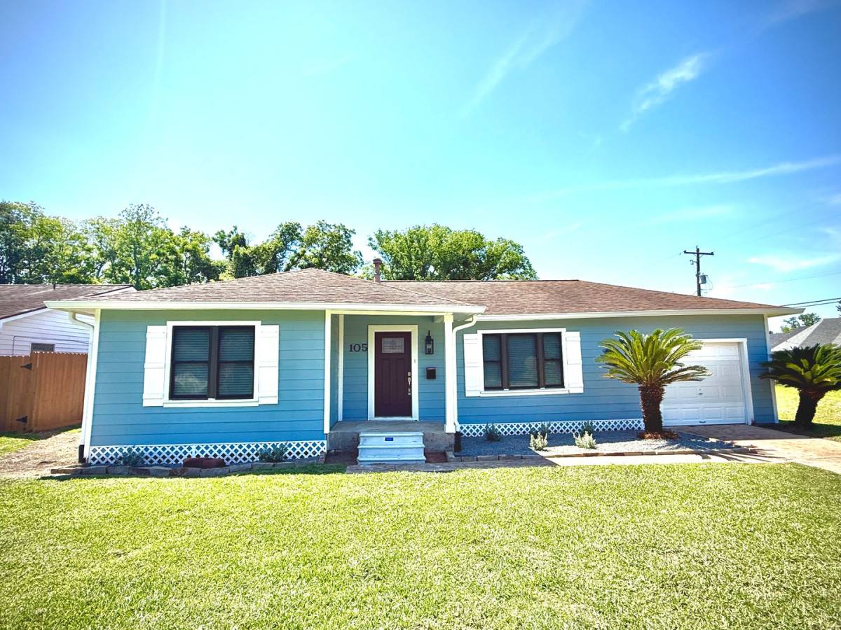 Apartment for rent at 105 Birch St, Lake Jackson, TX 77566