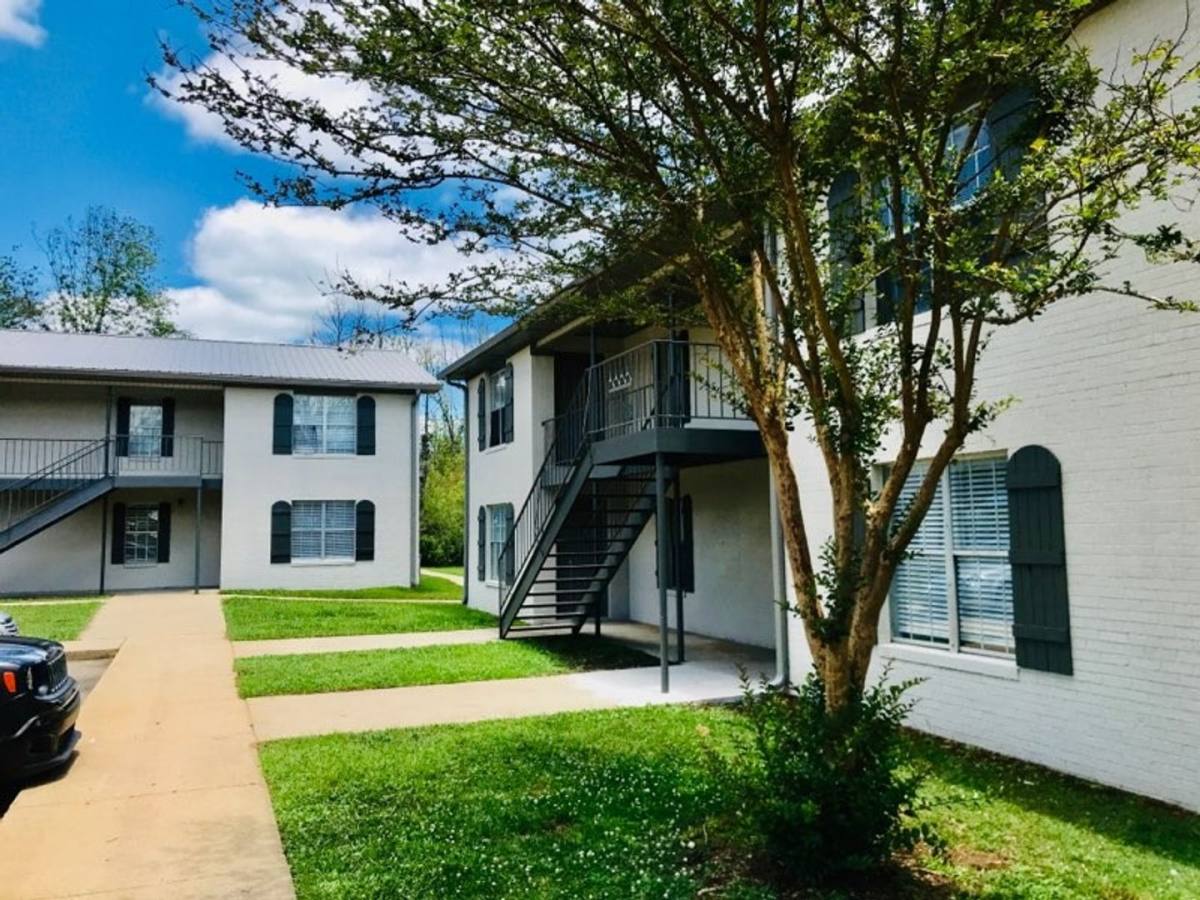 Apartment for rent at 1120 Jefferson St, Alexander City, AL 35010