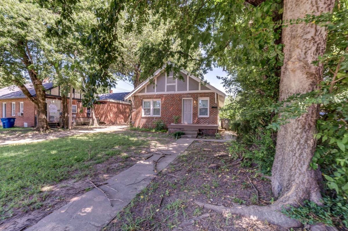 Apartment for rent at 2205 E 8th St, Tulsa, OK 74104
