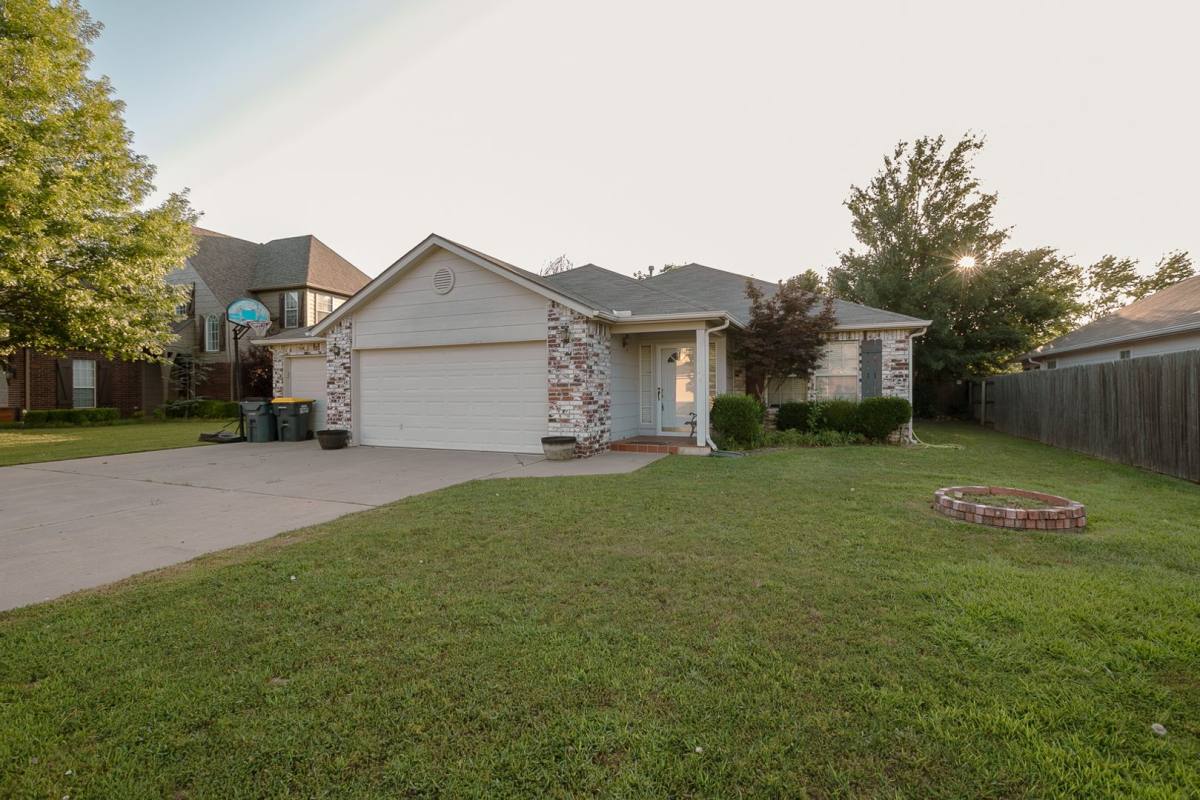 House for rent at 11706 S Gum Ave, Jenks, OK 74037