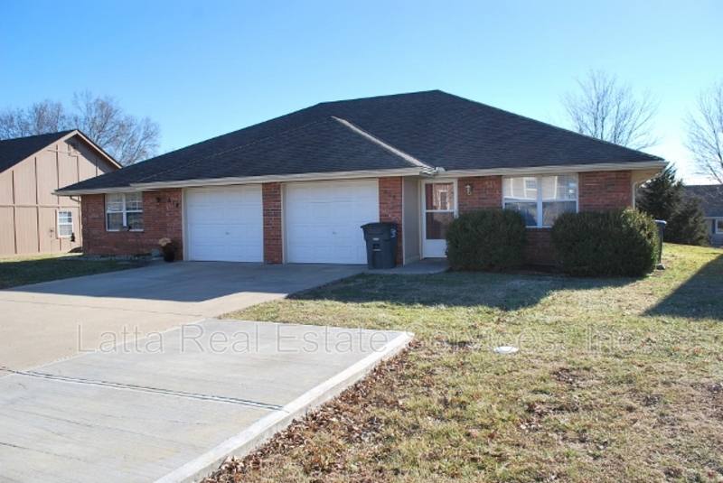 Apartment for rent at 808 Southview Terrace, Pleasant Hill, MO 64080