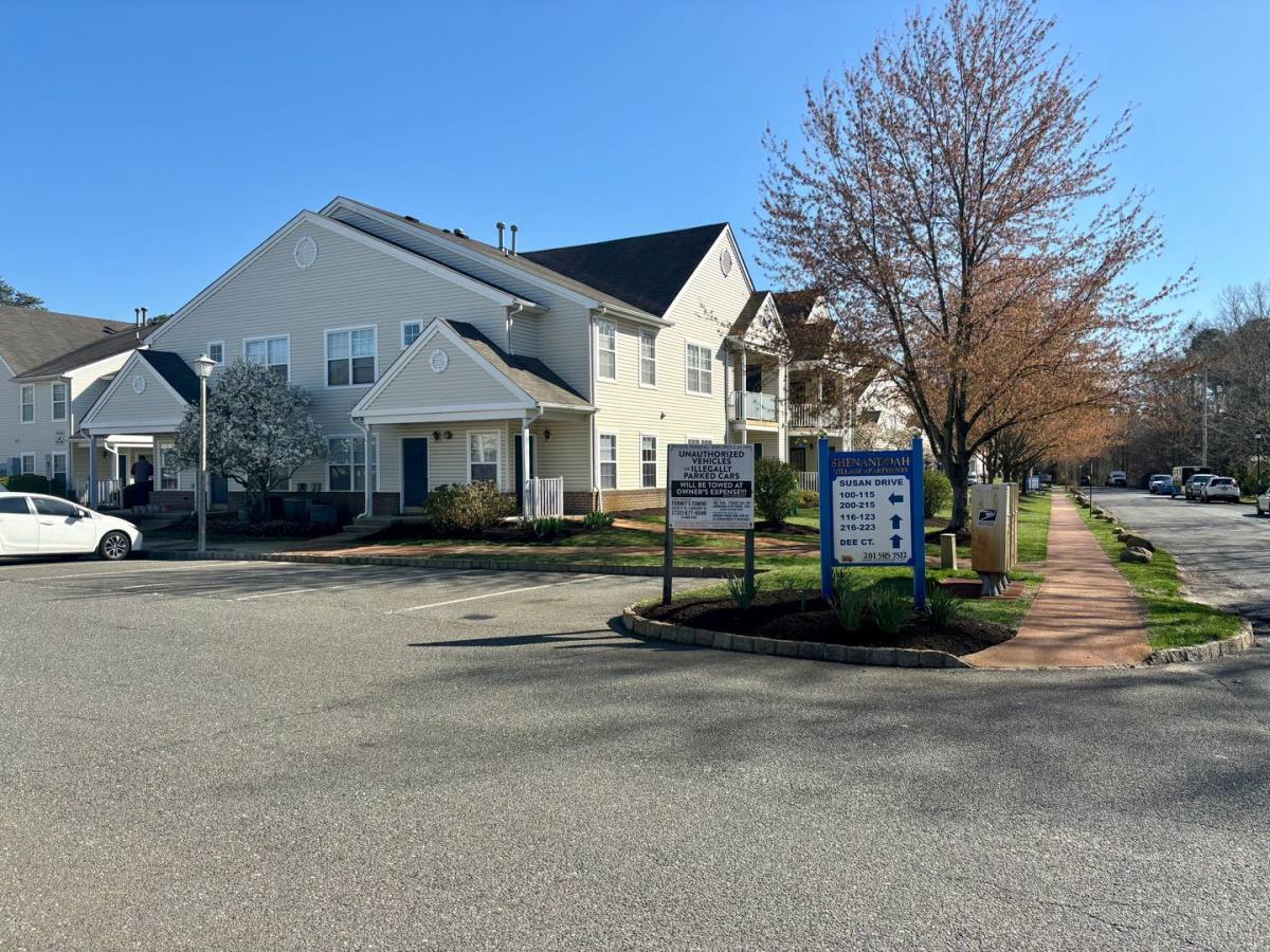 Apartment for rent at 100-223 Susan Dr, Lakewood, NJ 08701