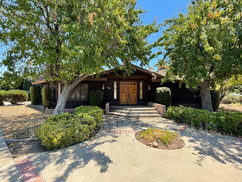 House for rent at 798 N Pepper St, Woodlake, CA 93286