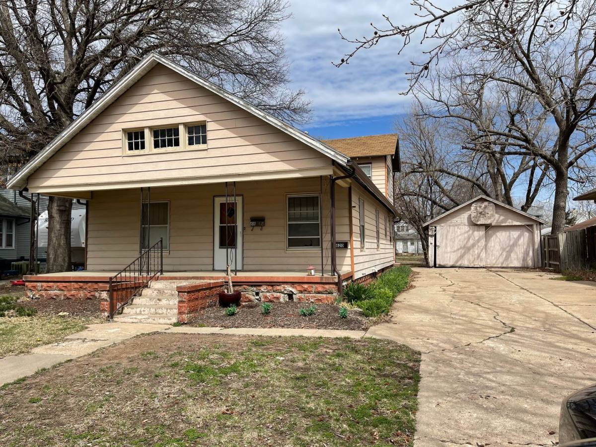 House for rent at 618 E 6th St, Newton, KS 67114
