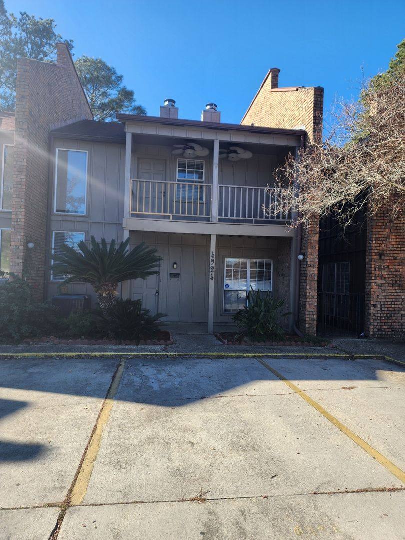 Townhouse for rent at 4924 Stumberg Lane, Baton Rouge, LA 70816