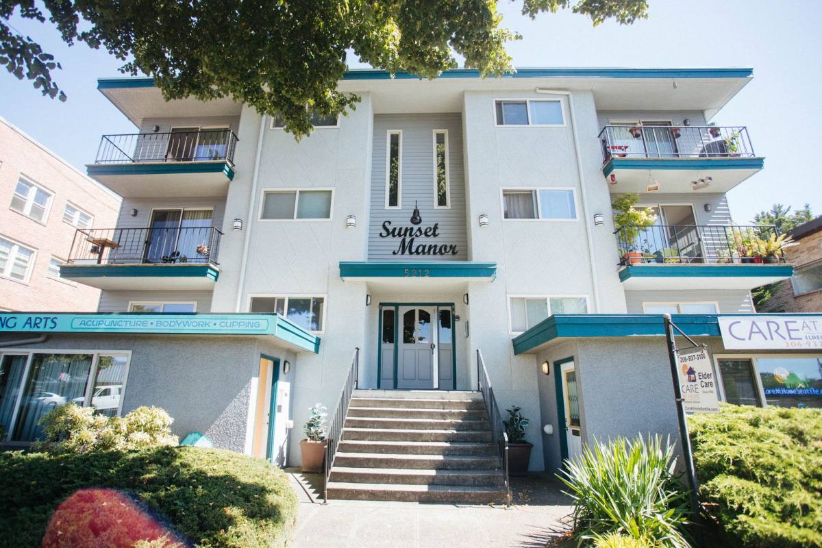 Apartment for rent at 5212 California Ave SW, Seattle, WA 98136