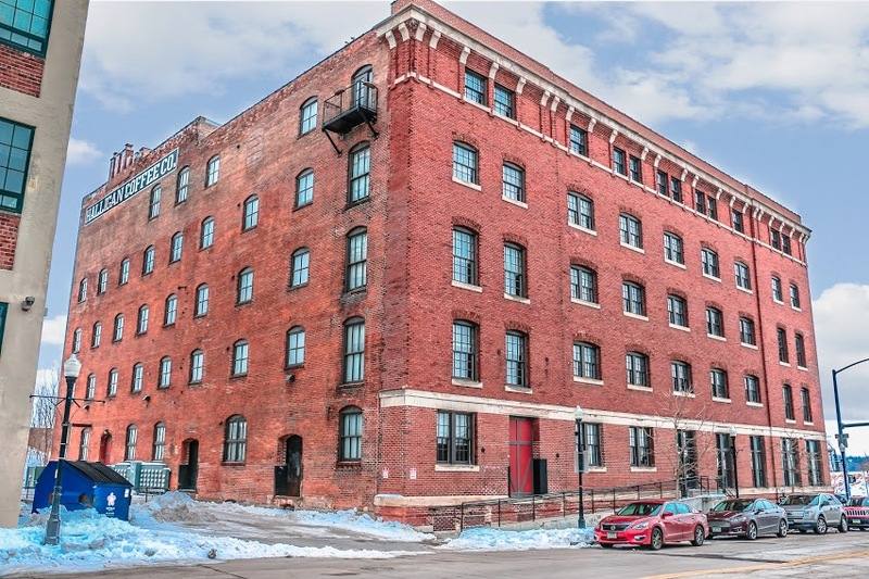 Apartment for rent at 402 E 4th St #304, Davenport, IA 52801