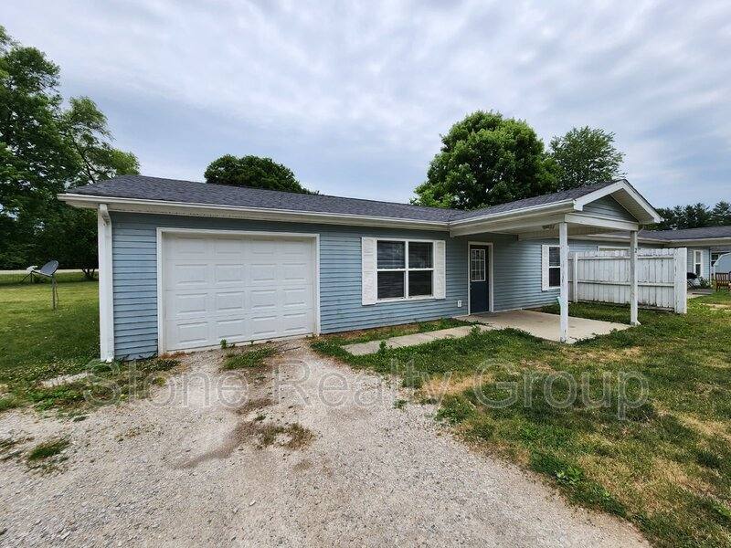 Apartment for rent at 227 S Lincoln St #2, Clinton, IN 47842