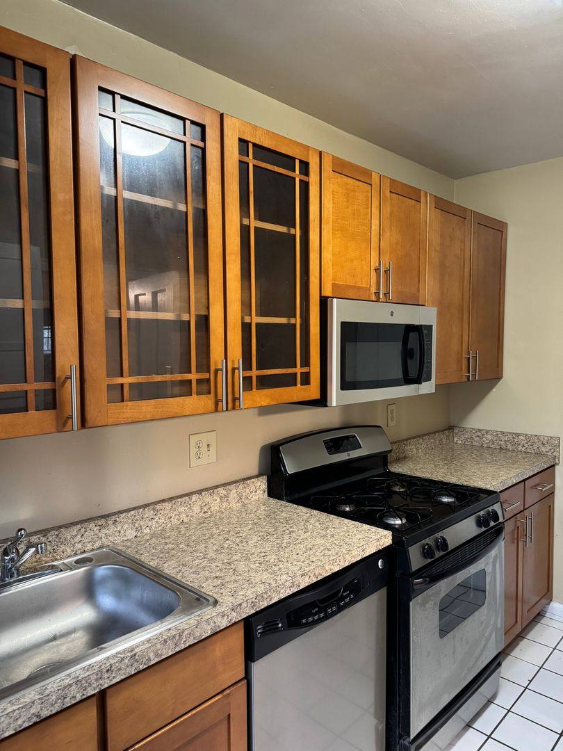 Apartment for rent at 2552 Madison Rd, Cincinnati, OH 45208