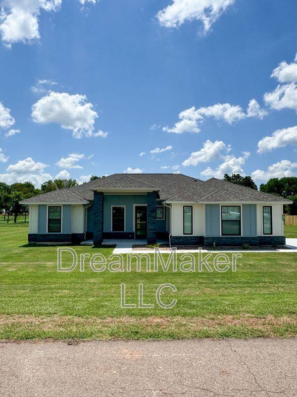 House for rent at 690 Apple Blossom Way, Washington, OK 73093