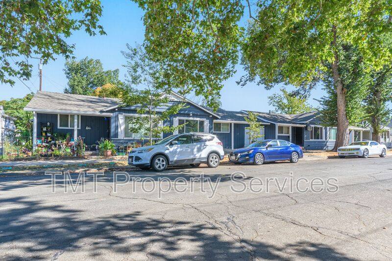 House for rent at 2427 33rd St, Sacramento, CA 95817