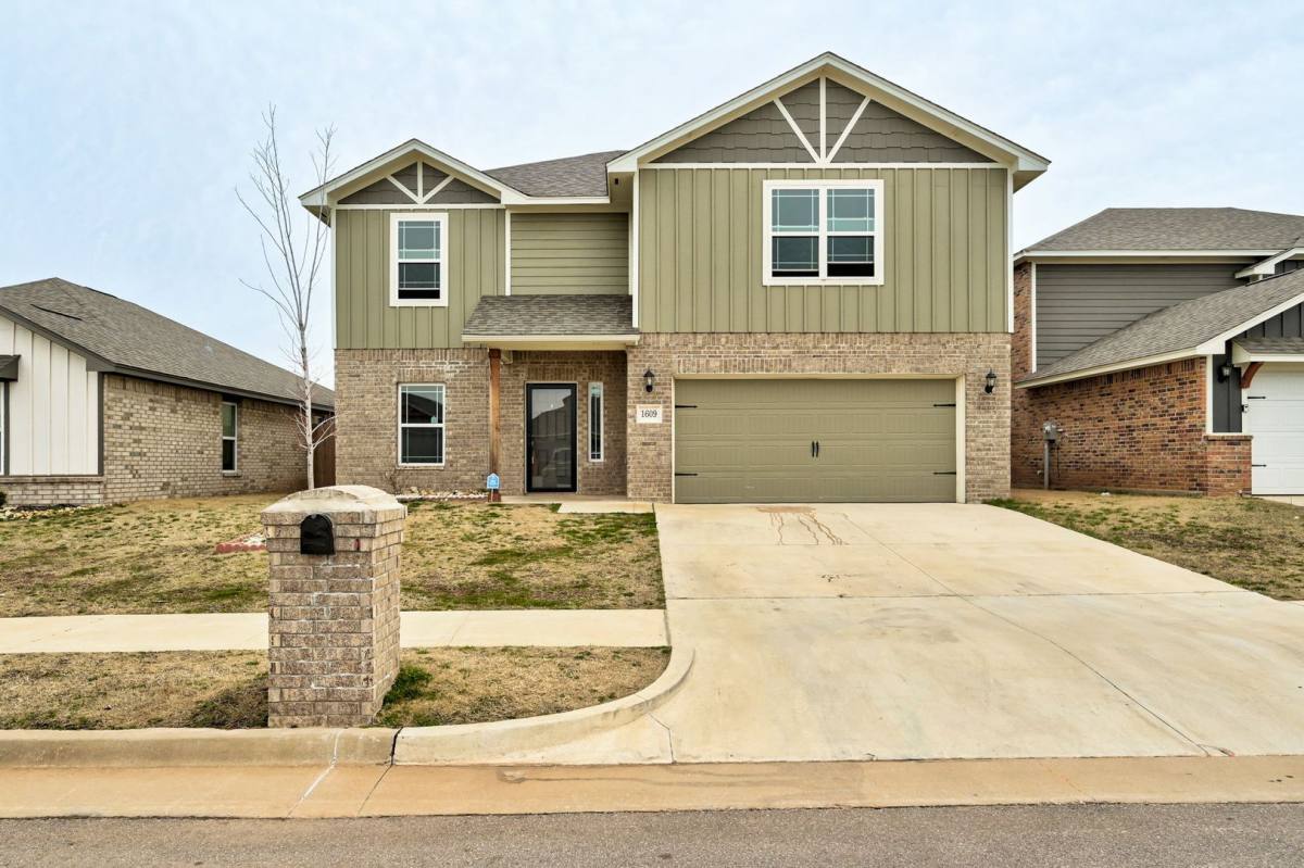 House for rent at 1609 Maroon Dr, El Reno, OK 73036