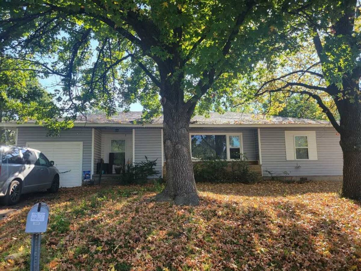 House for rent at 325 S 6th St, Broken Arrow, OK 74012
