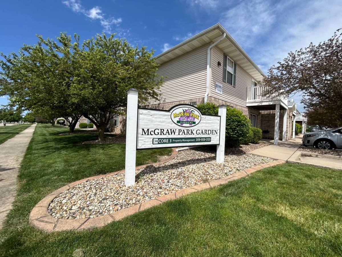 Apartment for rent at 1101 Ekstam Dr, Bloomington, IL 61704