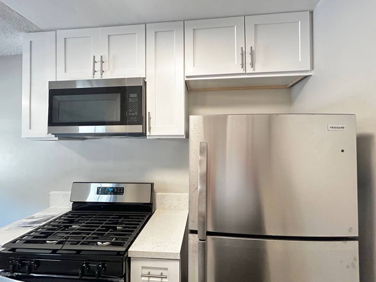 Apartment for rent at 10606 Lakewood Blvd, Downey, CA 90241
