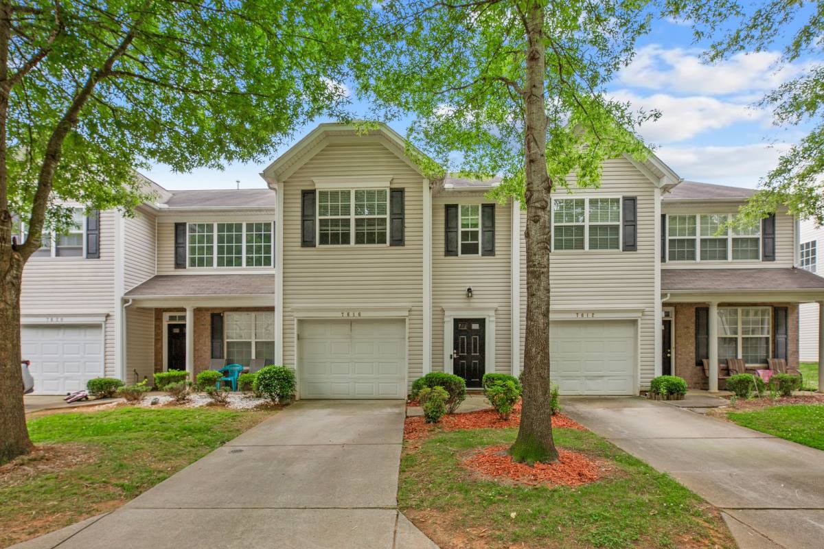 Townhouse for rent at 7616 Abigial Glen Dr, Charlotte, NC 28212