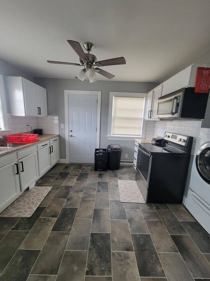Apartment for rent at 408 Hanbury Ave, Portsmouth, VA 23702