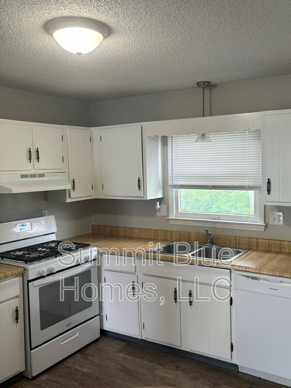 Apartment for rent at 753 Bluff City Highway A1 #A1, Bristol, TN 37620