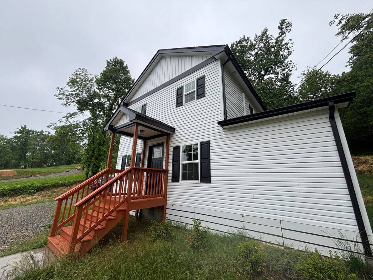 House for rent at 811 Montvue Rd, Salem, VA 24153
