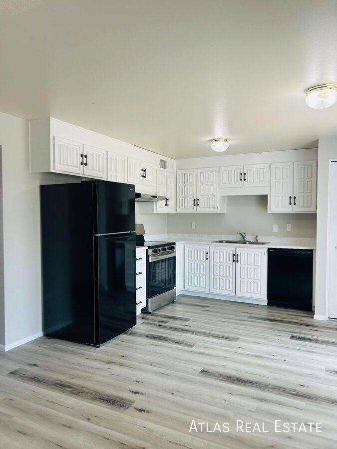 House for rent at 3849 E Ludlow Dr, Phoenix, AZ 85032
