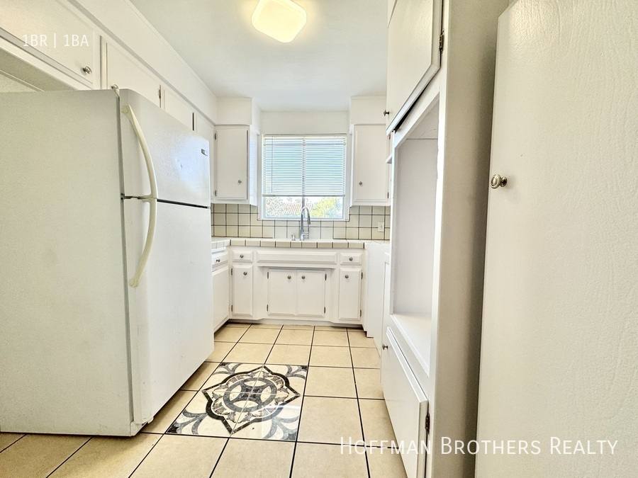 Apartment for rent at 240 S Doheny Dr #303, Beverly Hills, CA 90211