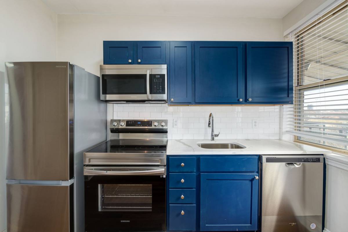 Apartment for rent at 1014 Oakview Place, Saint Louis, MO 63110