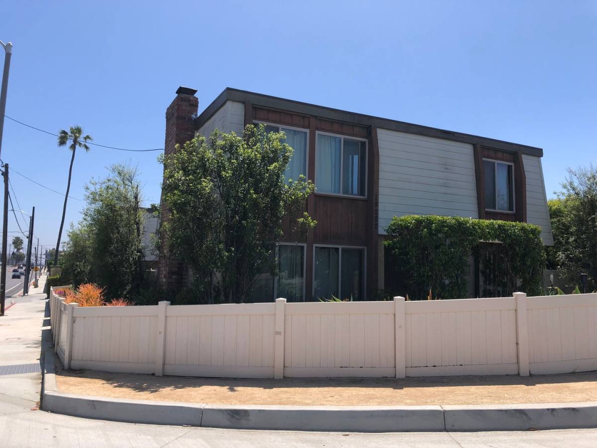 Apartment for rent at 19002 Huntington St, Huntington Beach, CA 92648