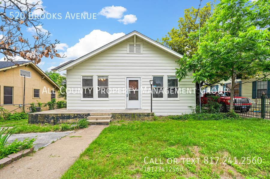 House for rent at 520 Brooks Ave, Dallas, TX 75208