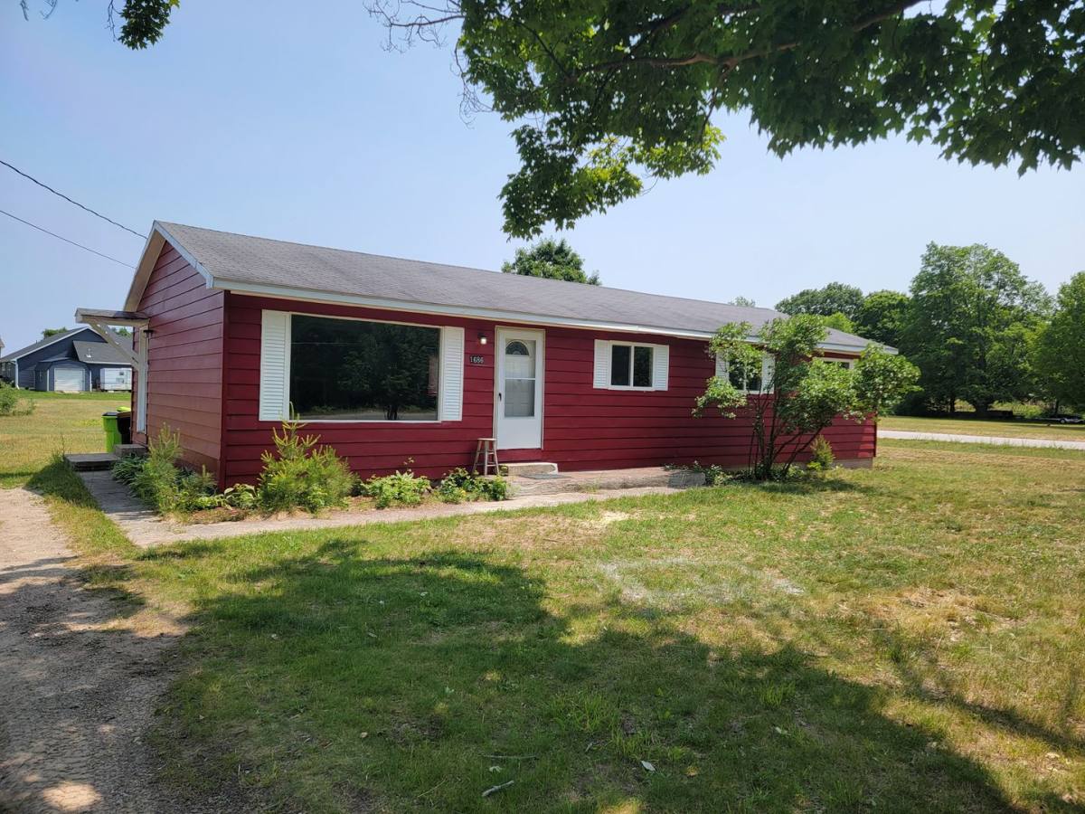 House for rent at 1686 Fisher, Traverse City, MI 49685