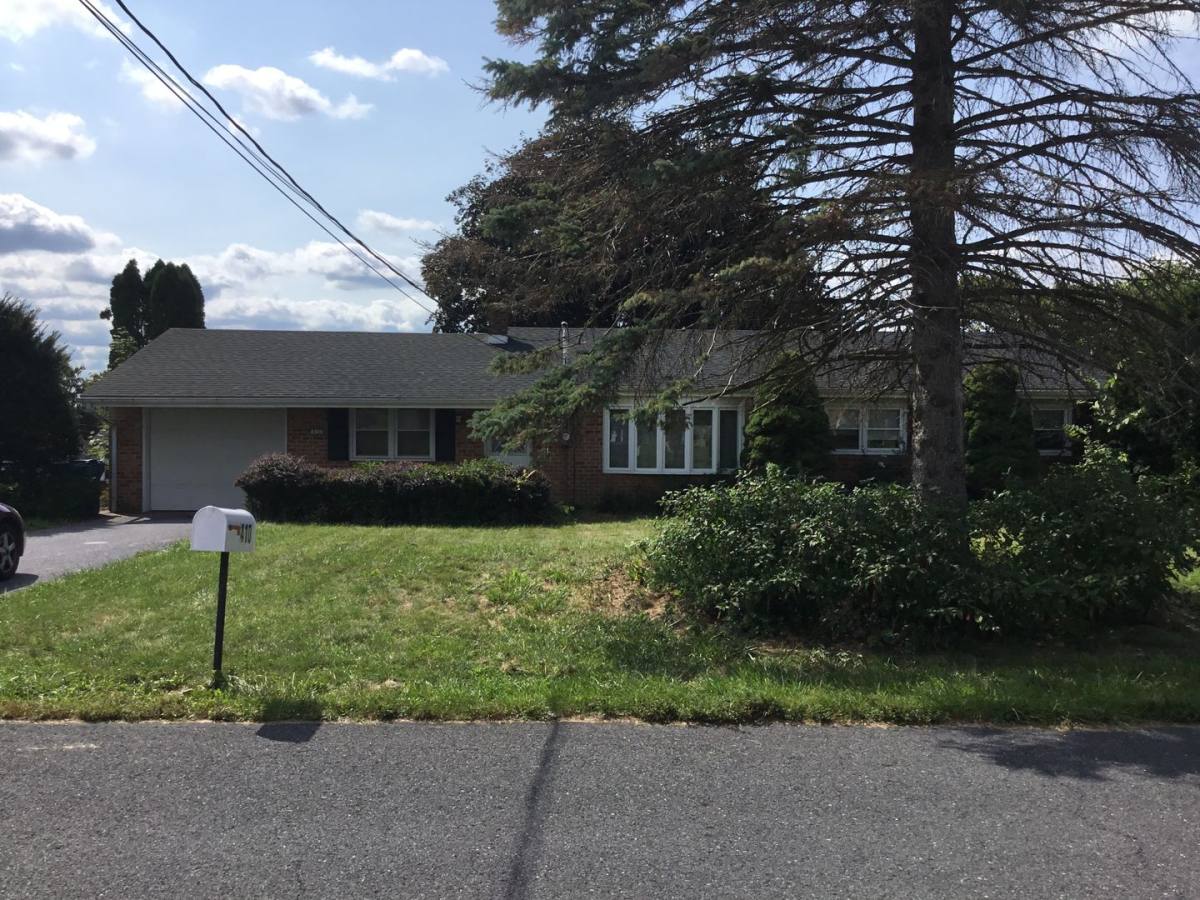 House for rent at 410 Orchard Lane, Mechanicsburg, PA 17055