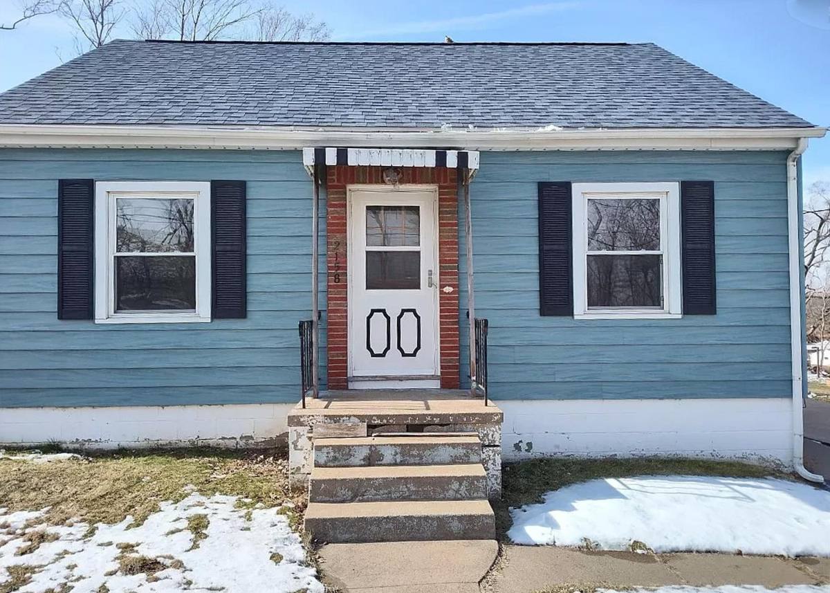 House for rent at 2158 C St SW, Cedar Rapids, IA 52404