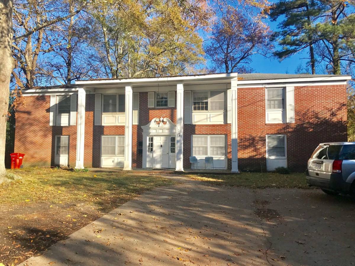 Apartment for rent at 1108 Weeks St, Elizabeth City, NC 27909
