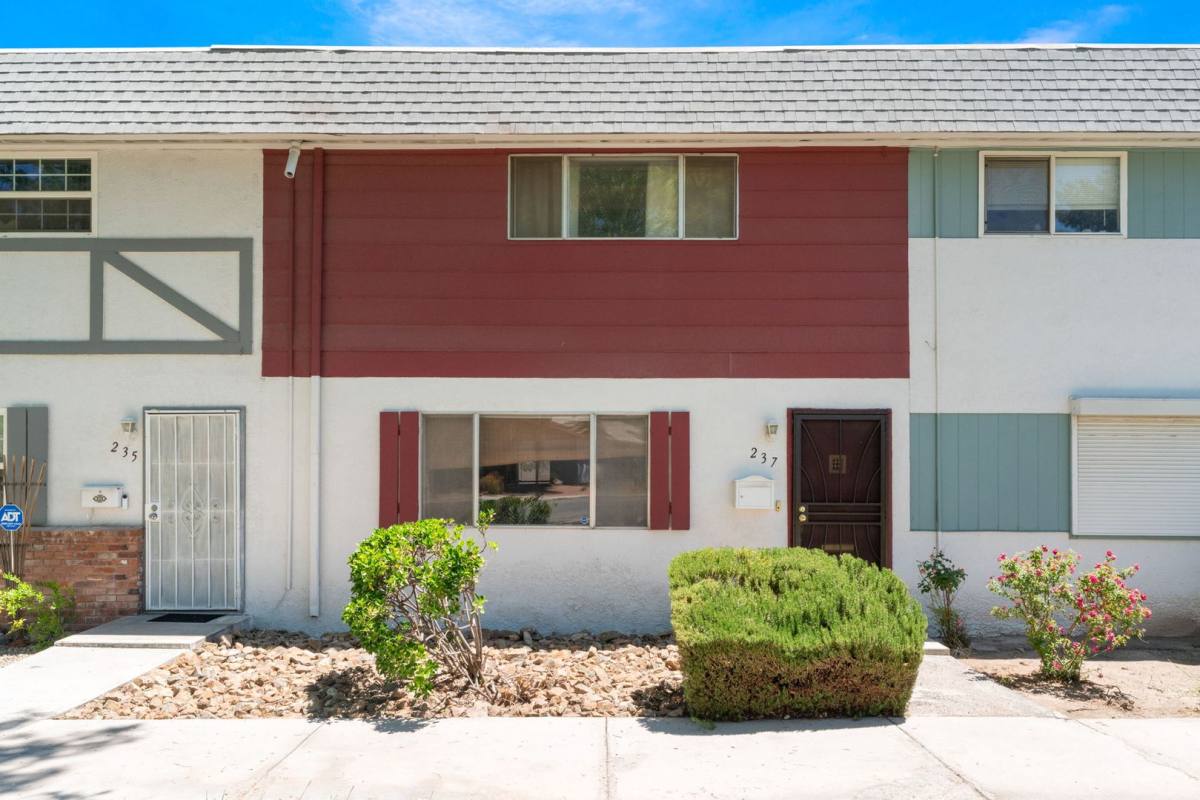 Townhouse for rent at 237 Greenbriar Way, Las Vegas, NV 89121