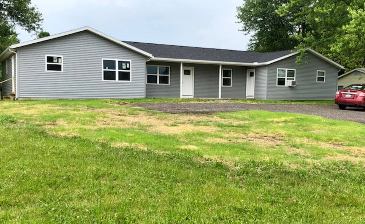 Apartment for rent at 1410-1414 Peachtree Dr, Ashland, OH 44805