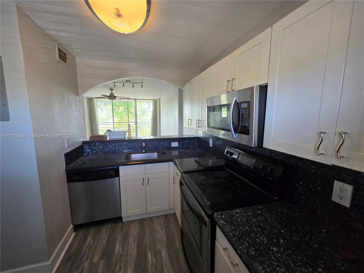 Apartment for rent at 119 Royal Park Dr #4C, Fort Lauderdale, FL 33309