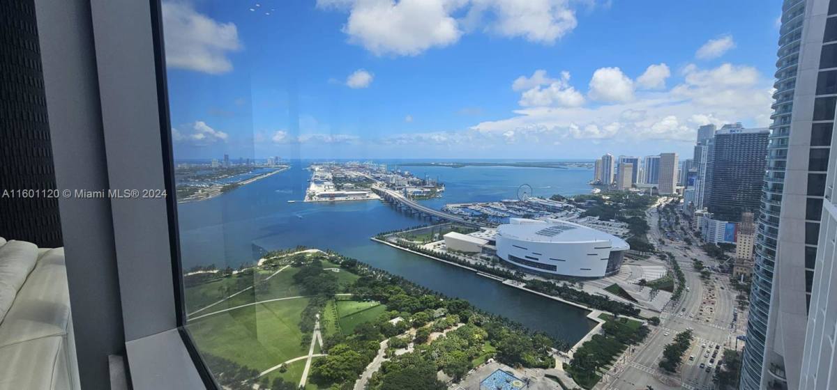 Apartment for rent at 1100 Biscayne Blvd #4300, Miami, FL 33132